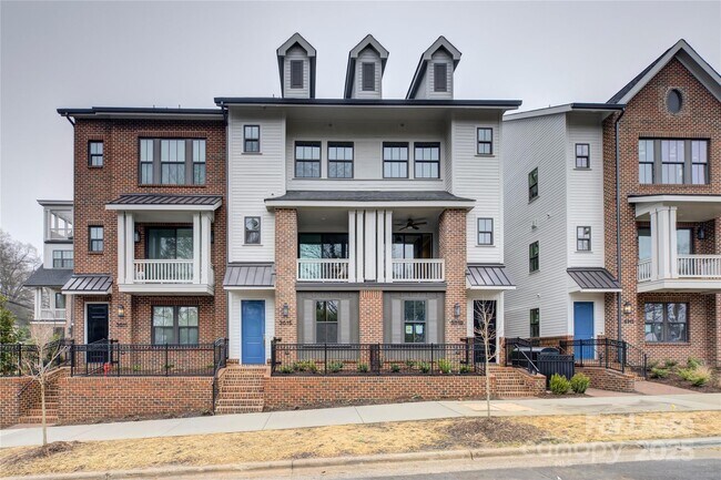 Foto del edificio - 3015 Pinehurst Pl
