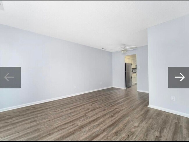 Building Photo - 2 Bedroom Townhome in Virginia Beach