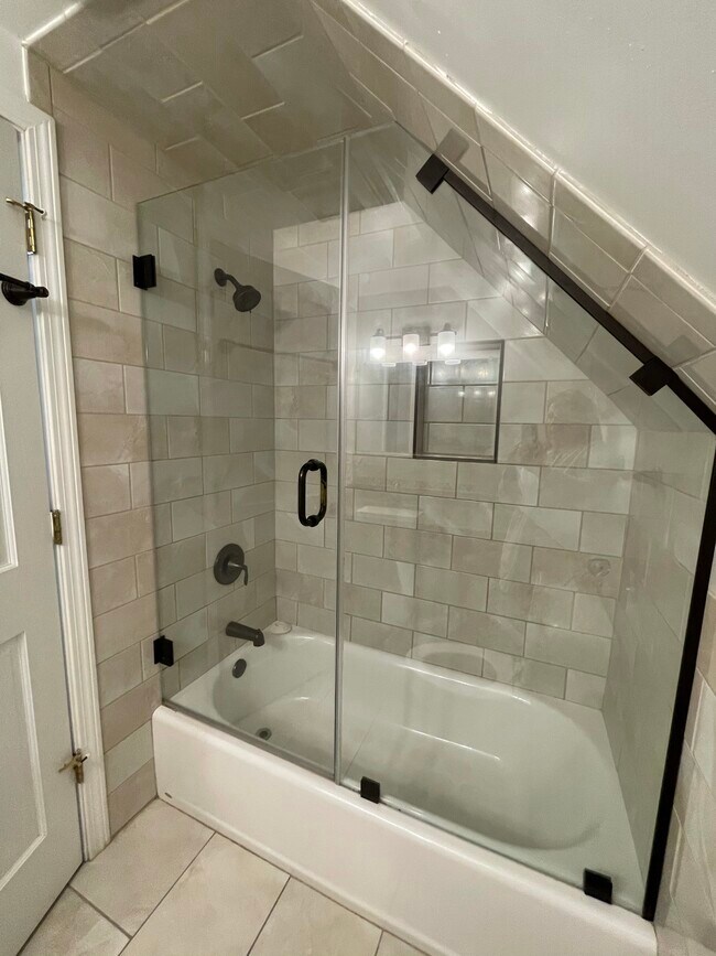 bath - 118 N Union St