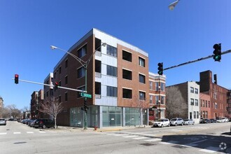 Building Photo - 1354 W Augusta Blvd