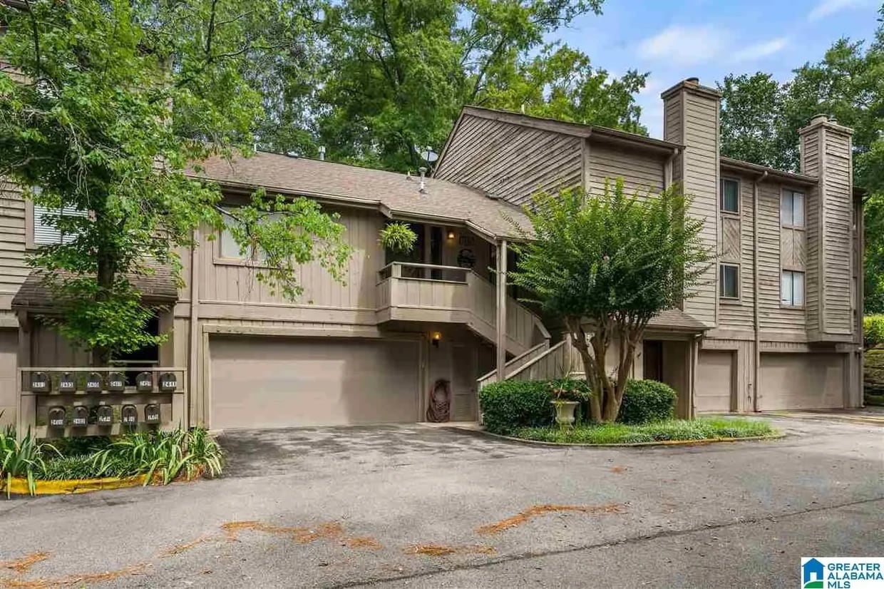 Primary Photo - 2404 Falcon Pl