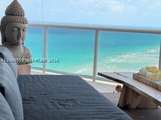 Foto del edificio - 6767 Collins Ave