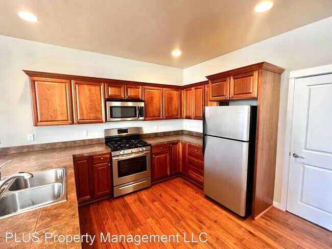 Building Photo - 3 br, 2.5 bath House - 2534 NW Awbrey Rd