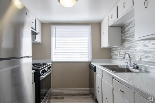 2BR 1,5 BA - 940SF - Cocina - Colores Del Sol