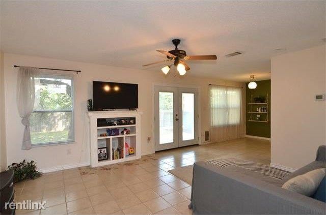 Building Photo - 3 br, 2.5 bath House - 1306 Somerset Dr UNIT