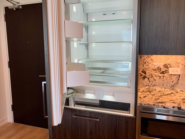 Foto del edificio - 461 W Chicago Ave