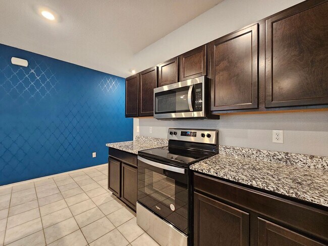 Foto del edificio - RENT SPECIAL & RENT REDUCTION - AVAILABLE NOW!