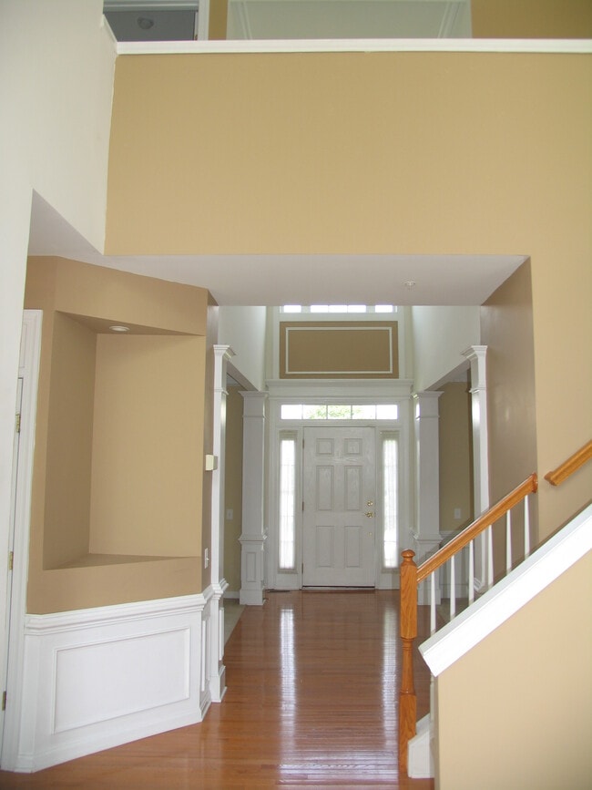 Building Photo - 2812 River Willow Dr
