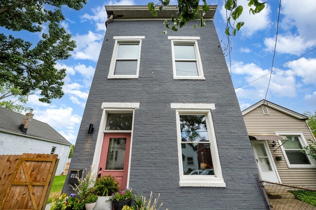 Building Photo - 519 E 17th St