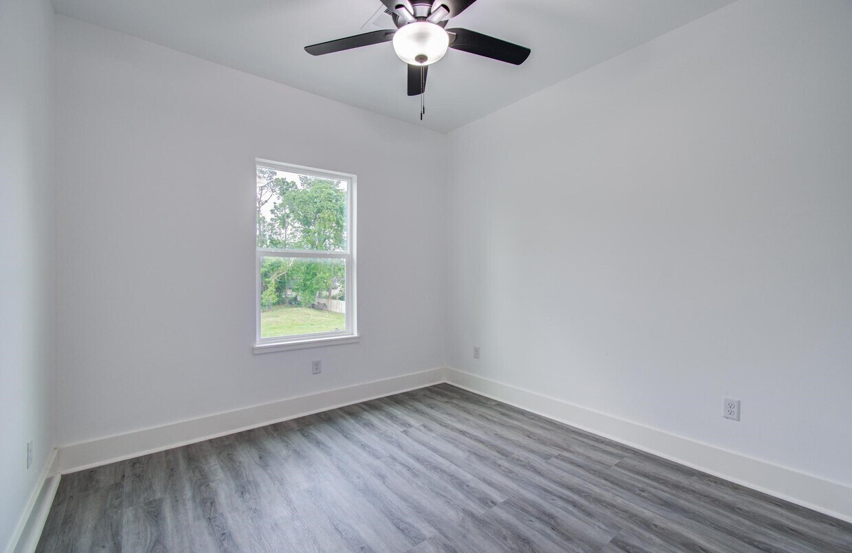 Foto del edificio - 6531 Rosemary Ln