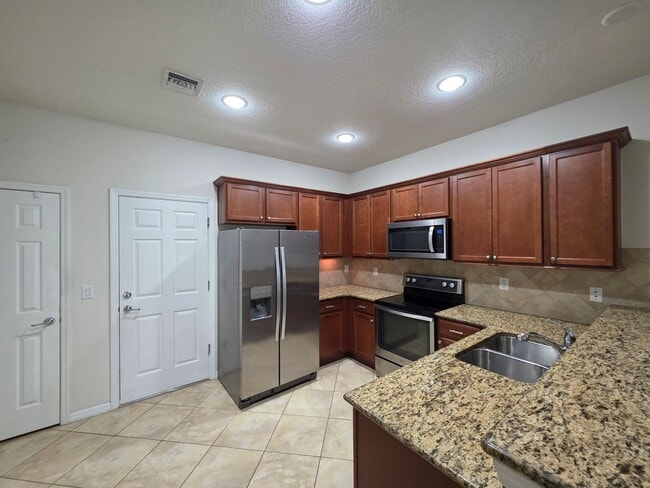 Building Photo - 3/2.5 in Gated Community at PROVENCE BAY