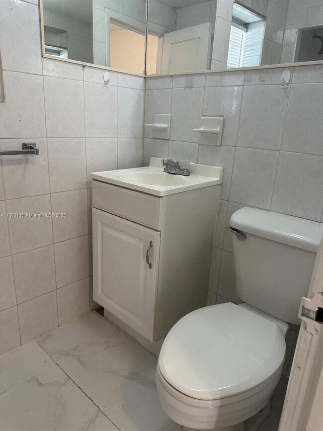 Foto del edificio - 450 NW 40th Ct