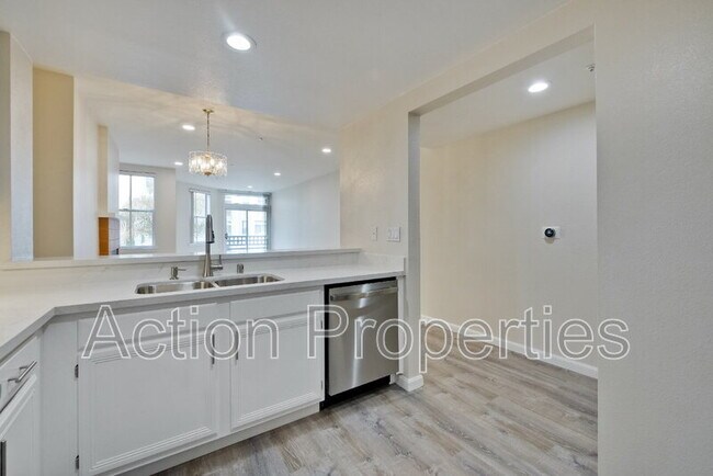 Foto del edificio - 550 Ortega Ave