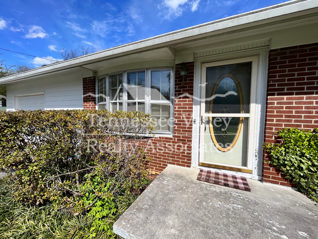 Foto del edificio - STUNNING 3 BED/2 BATH with Amazing Outdoor...