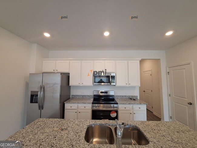 Building Photo - 285 Kenoot Dr