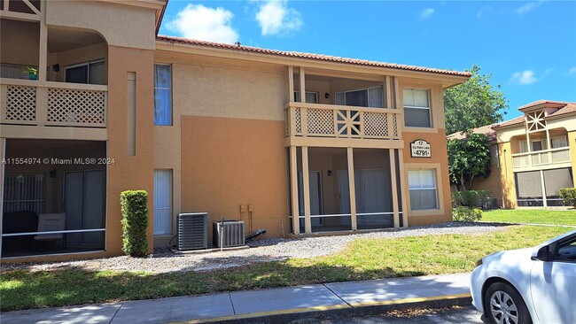Building Photo - 4791 Via Palm Lakes
