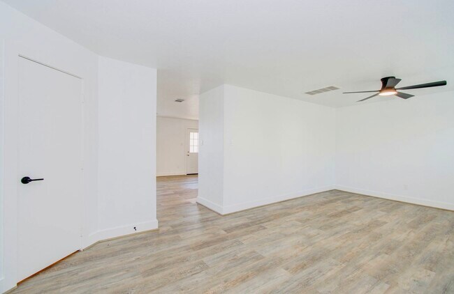 Foto del edificio - 6117 Settlers Square Ln