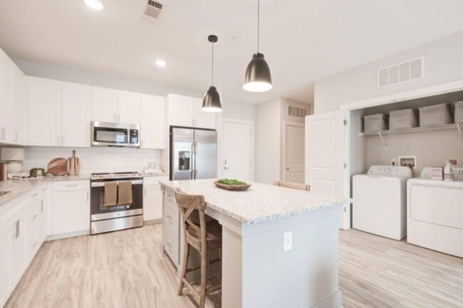 Building Photo - 6000 Old Heartwood Way