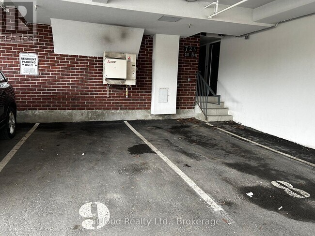 Photo du bâtiment - 724 Sheppard Ave W