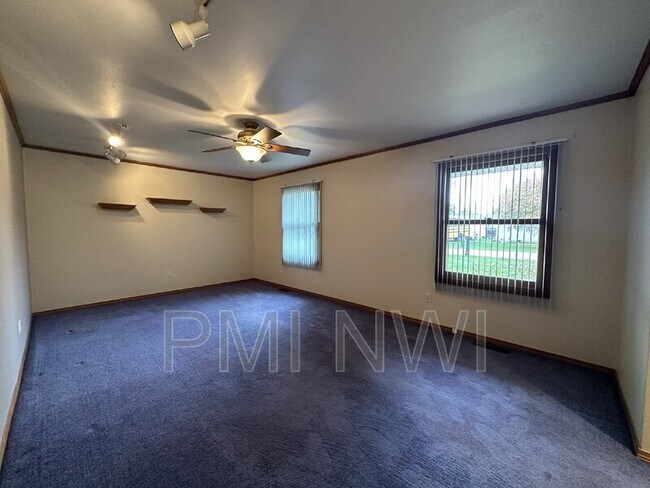 Foto del edificio - 110 W Carrie Ave