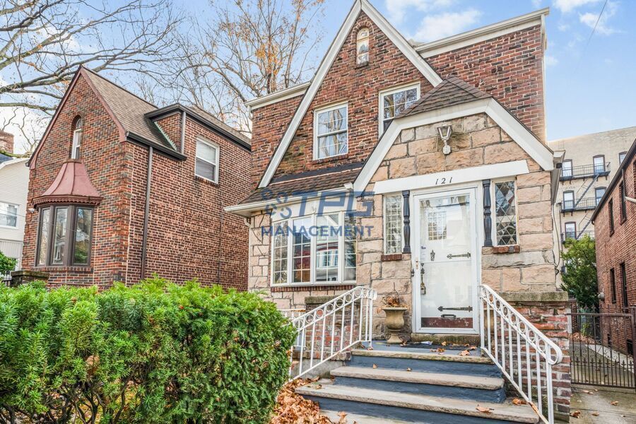 Photo - 121 Bentley Ave-