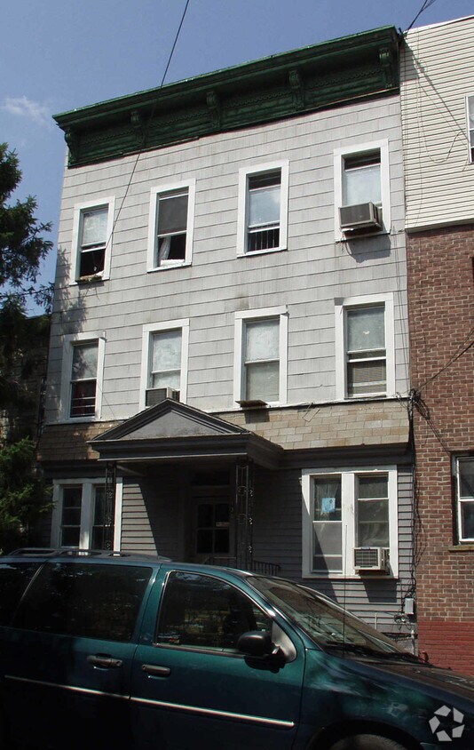 Building Photo - 130 Thorne St