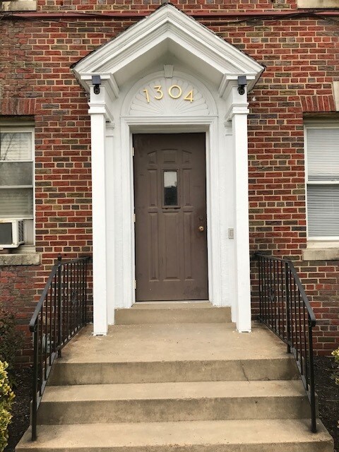 Building Photo - 1304 Bryant St NE