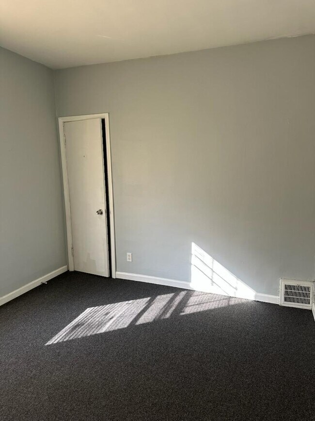 Foto del edificio - 8104 Force Ave