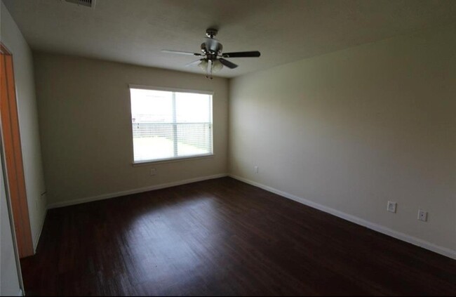 Foto del edificio - 6014 Brenwood Trails Ln