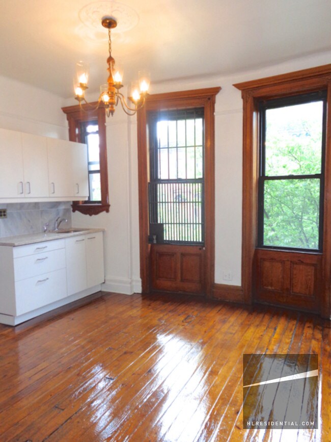 Building Photo - 547 Bergen St