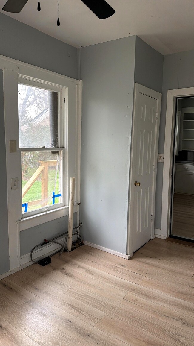 Building Photo - 2114 Lyle Ave