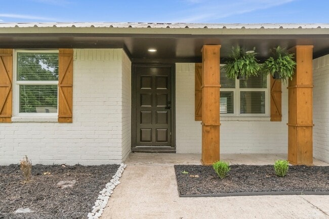 Building Photo - 14850 Coaltown Rd