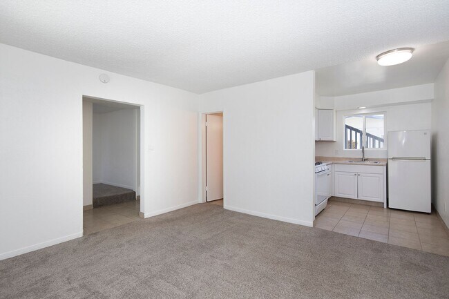 Foto del edificio - 1 Bedroom in Carlsbad with Parking and Pri...