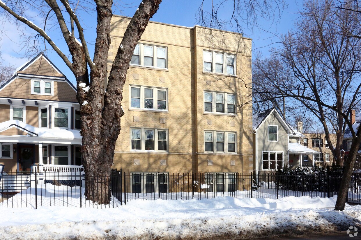 Building Photo - 1914-1918 W Lunt Ave