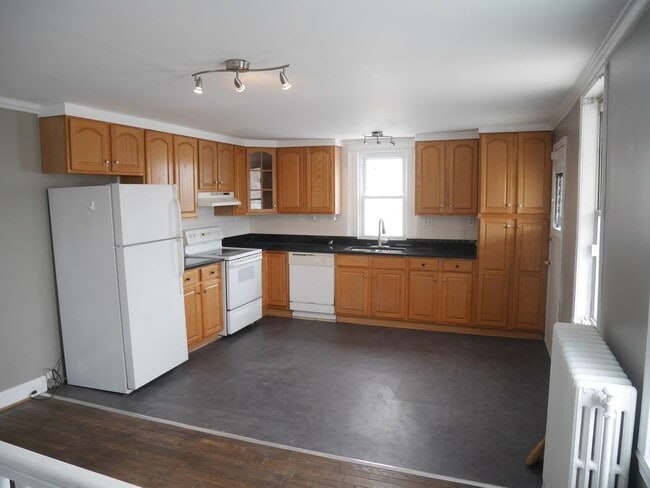 Building Photo - Corner Rowhouse Upper Unit-Canton, MD