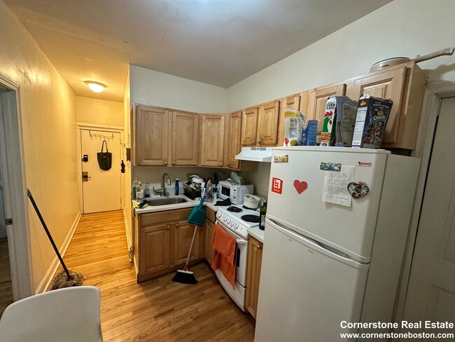 Building Photo - Ideal Fenway Location! 2 Bed Split In A Pr...