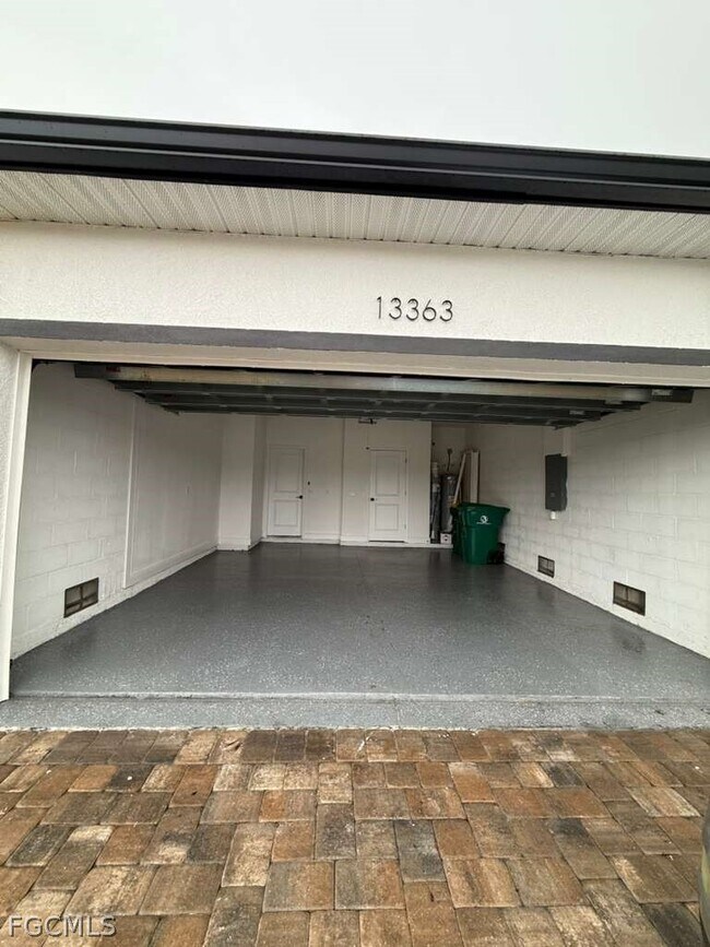 Foto del edificio - 13363 Drysdale Ave