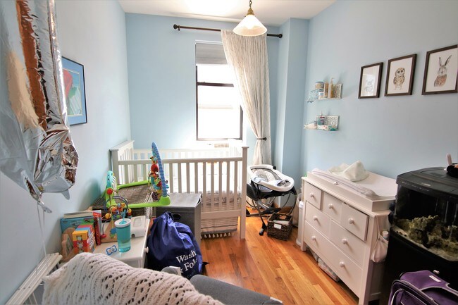 Building Photo - 44 W 88th St