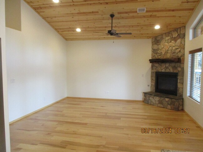 Foto del edificio - 2520 Waters Edge Ln