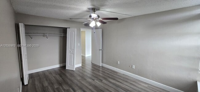 Building Photo - 8870 Fontainebleau Blvd