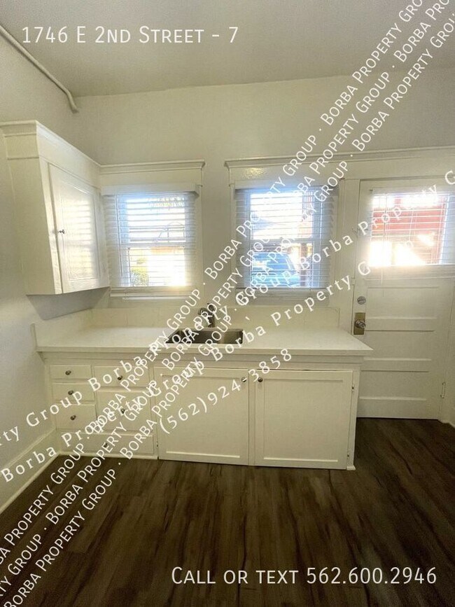 Foto del edificio - **OPEN HOUSE THIS SATURDAY 5/11** CHARMING...