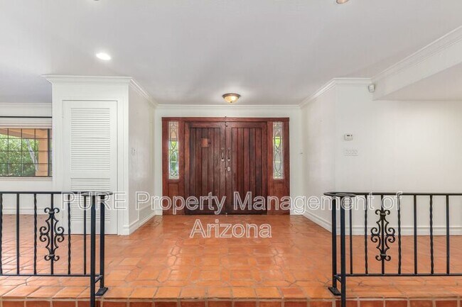 Building Photo - 6319 N Mockingbird Ln