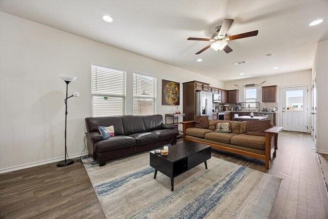 Foto del edificio - 6401 Graymont Dr