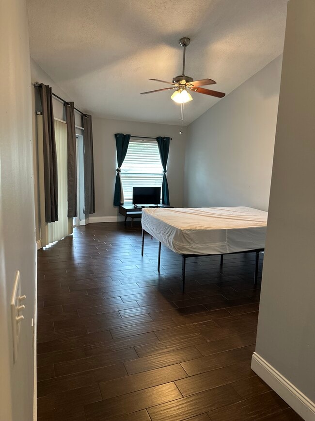 Photo - 908 Wicketrun Dr House