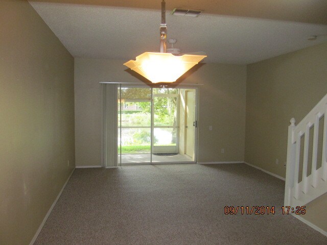 Foto del edificio - NEW TAMPA 2 BEDROOM TOWNHOUSE-GATED COMMUNITY