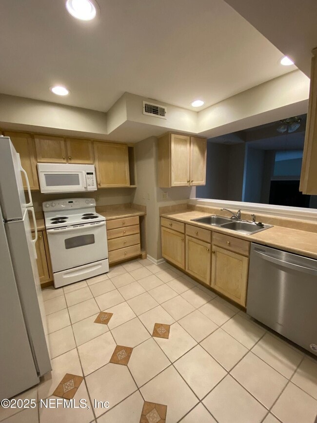 Foto del edificio - 4129 Quiet Crk Lp