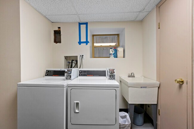 Foto del edificio - 1013 N Winchester Ave