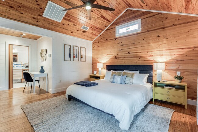 Foto del edificio - Happy Sunshine. Custom and Eclectic Waterf...