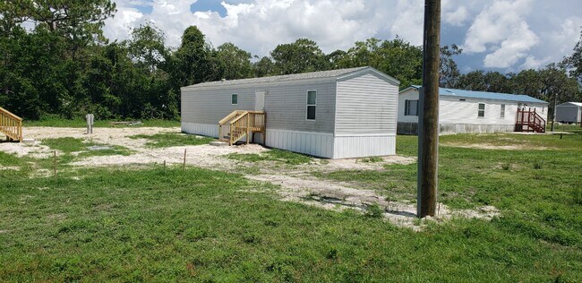 Foto del edificio - 17020 Meridian Blvd