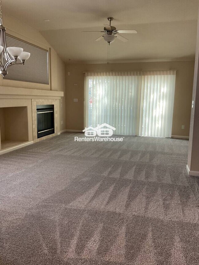 Foto del edificio - Exceptionally Clean and Move in Ready.  This beautiful 3-bedroom, 2.5-bath home boasts 1,458 sq f...